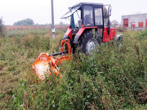 Traktor és kaszálógép