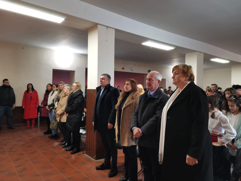 29.11.2024- Program artistic de 1 Decembrie la școala din Vetiș